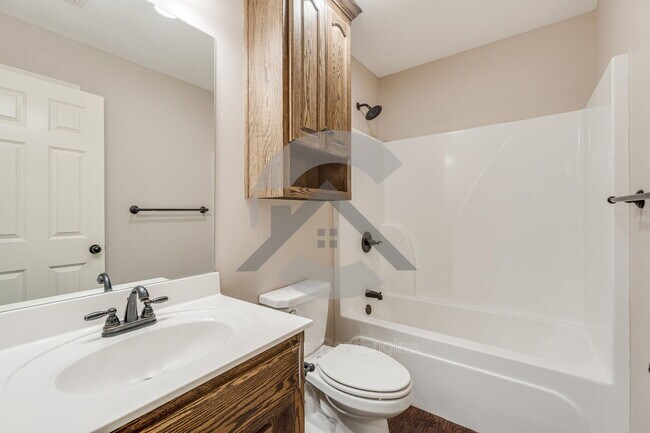 Building Photo - 2405 Canterbury Ln