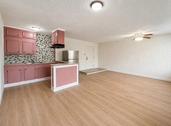 Building Photo - 5526 Stonewall St
