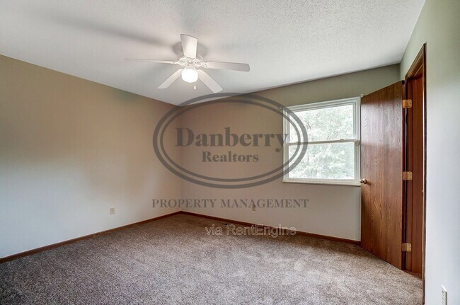 Building Photo - 3540 Willow Run Dr