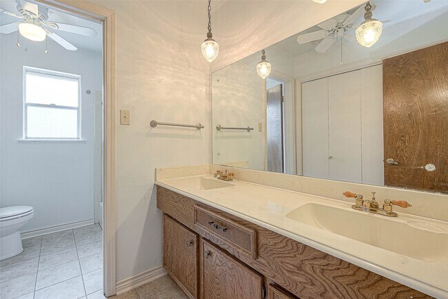 Building Photo - 8706 Tavistock Dr