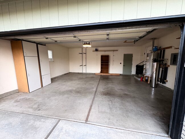 Building Photo - 1405 E Bergeson St