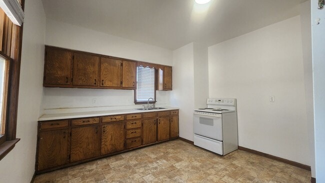 Building Photo - Rent your way to a brighter future!