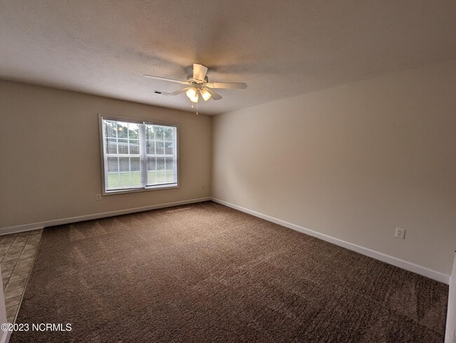 Building Photo - 6010 Larson Pl