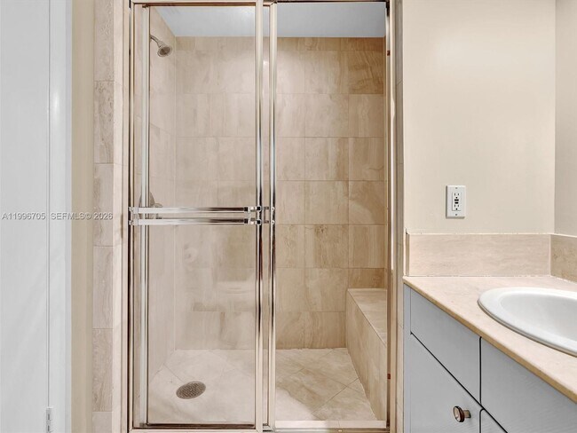 Building Photo - 2000 Island Blvd