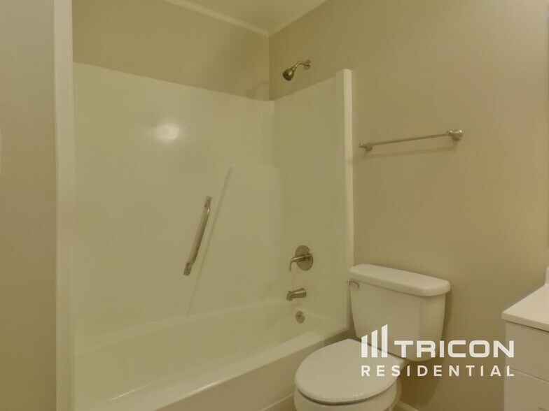 Building Photo - 6617 Flat Rock Dr