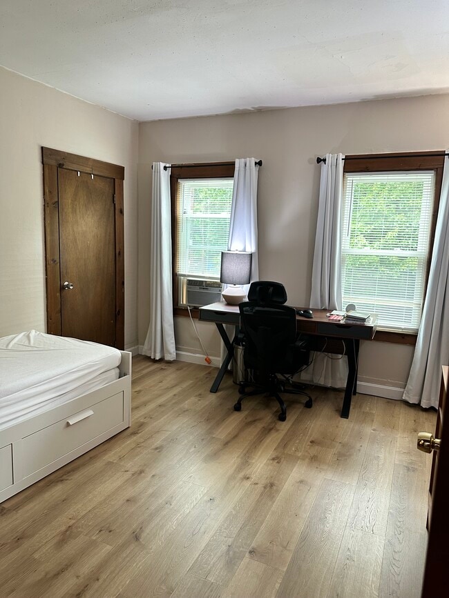 Building Photo - 74 Forest St