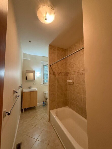 Building Photo - 6 Giles Park