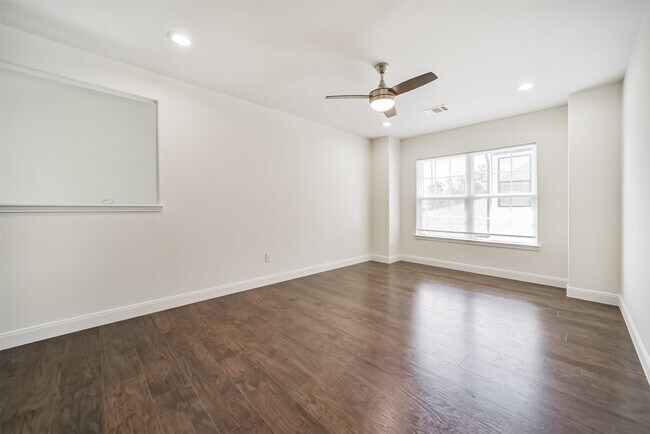 Building Photo - 10618 Bassoon Dr