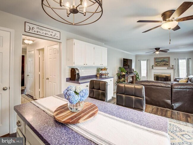 Building Photo - 15744 Beau Ridge Dr