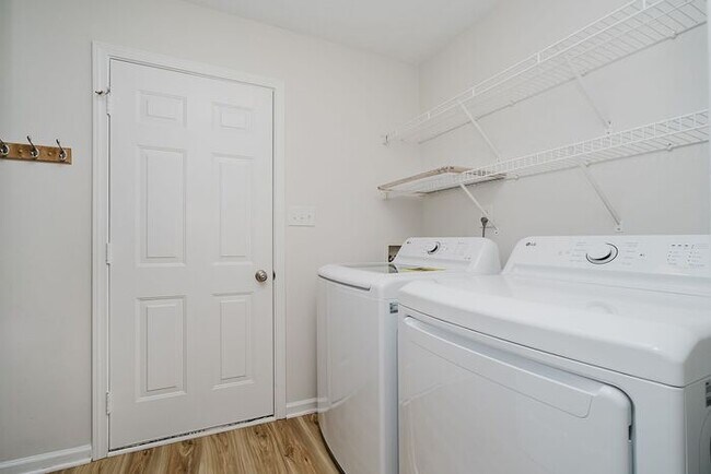 Building Photo - 5896 Hollow Oak Trail