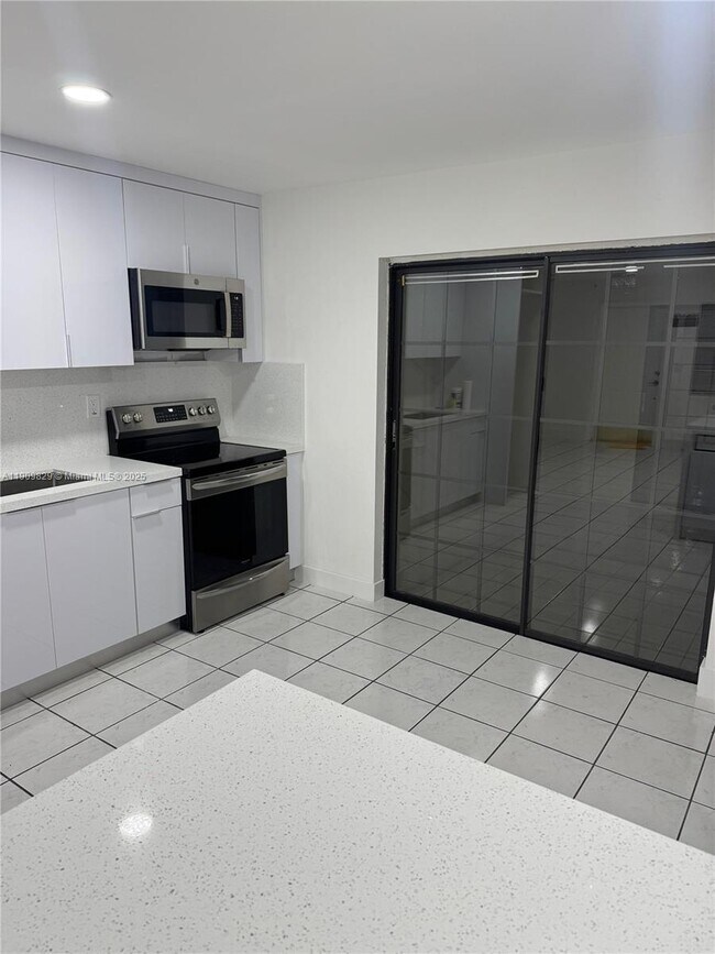 Building Photo - 9510 Southwest 151 Court