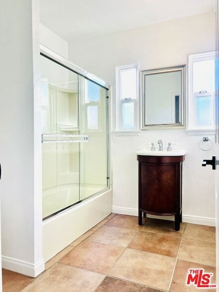 Building Photo - 600 E Chevy Chase Dr