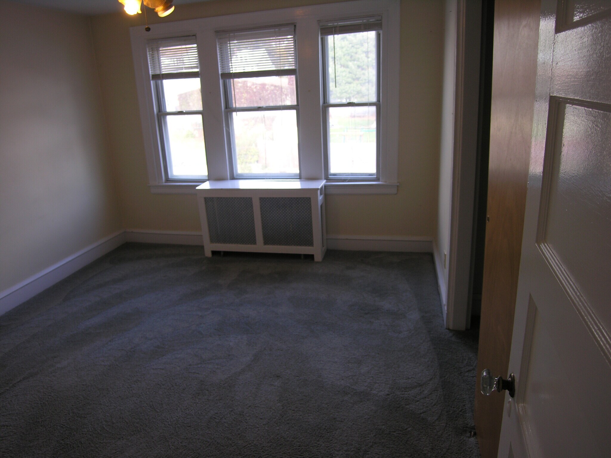 Building Photo - 577 Green Ln