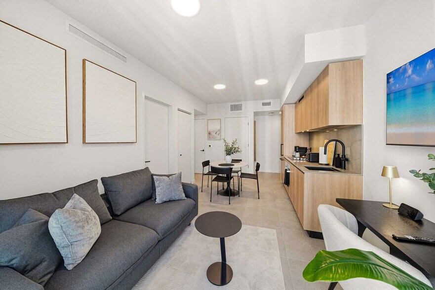 Building Photo - 121 NE 5th St