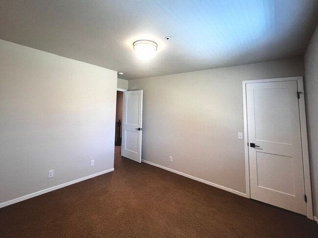 Building Photo - Beautifully remodeled 3-bedroom, 1.5-bath ...