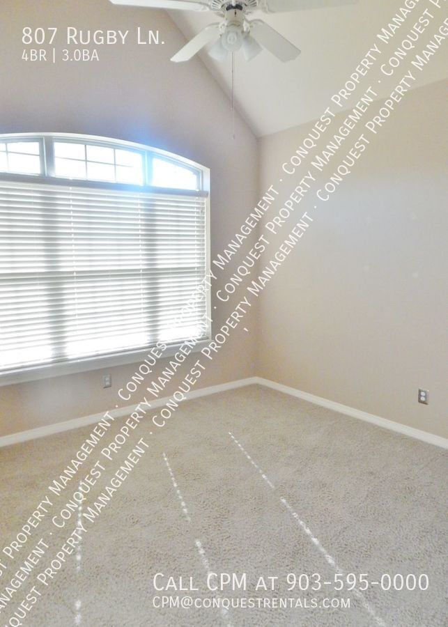 Building Photo - 807 Rugby Ln