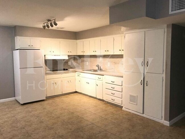 Building Photo - 4641 N 71st Ave