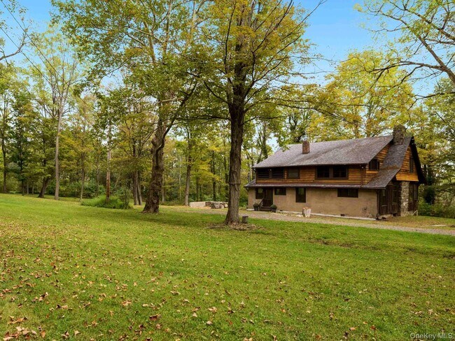 Building Photo - 5 Riverby Ln