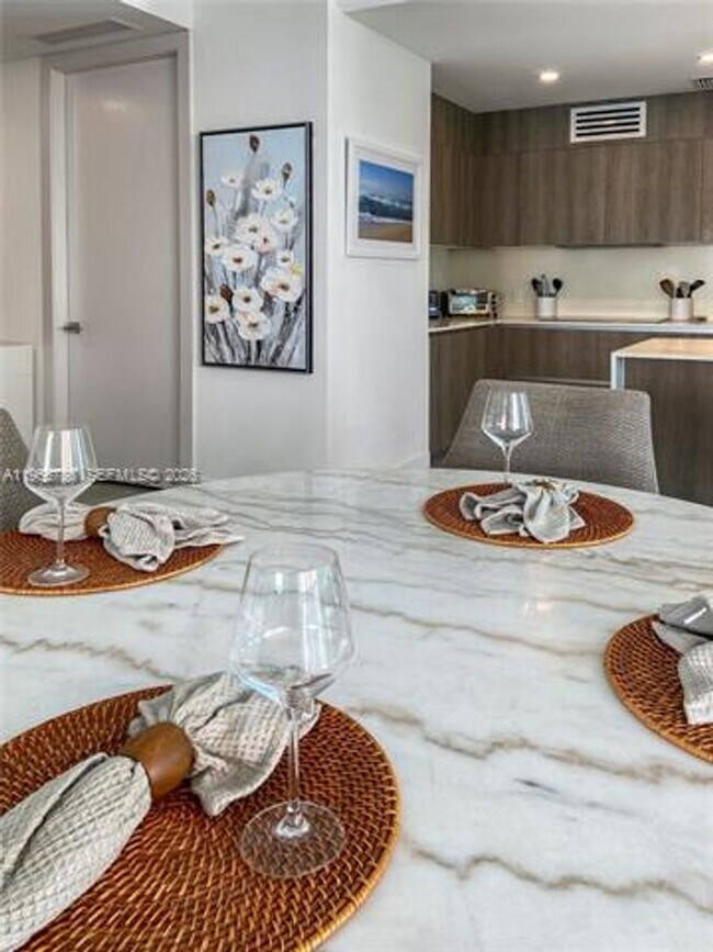 Building Photo - 17550 Collins Ave