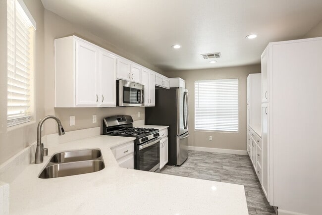 Building Photo - 9466 Havasu Canyon Ave