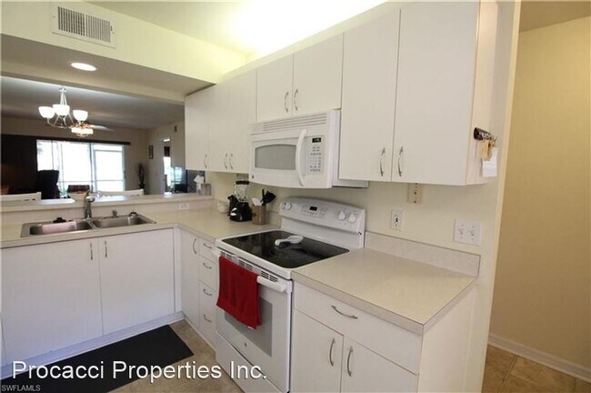 Building Photo - 273 Robin Hood Cir