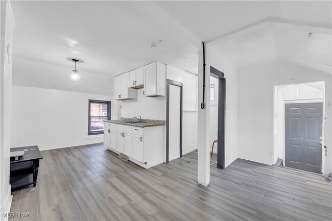 Building Photo - 14917 Darwin Ave