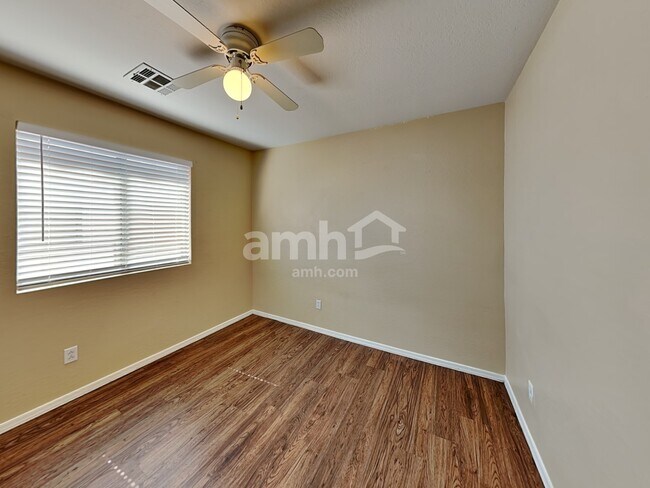 Building Photo - 10027 W Southgate Ave