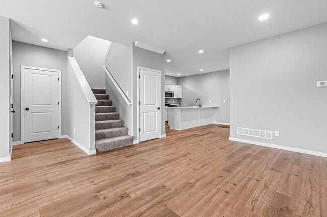 Building Photo - New build 4 bed 4 bath Condo