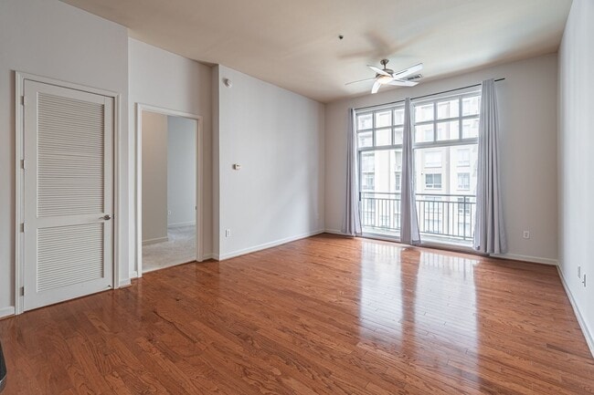 Building Photo - Stunning 2-bedroom, 2-bathroom condo locat...