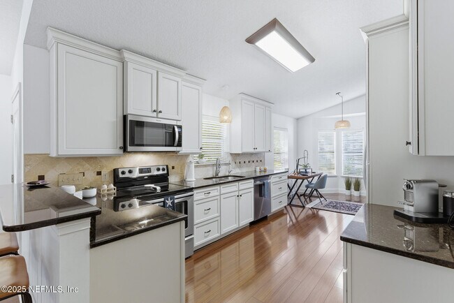 Building Photo - 128 Seminole Rd