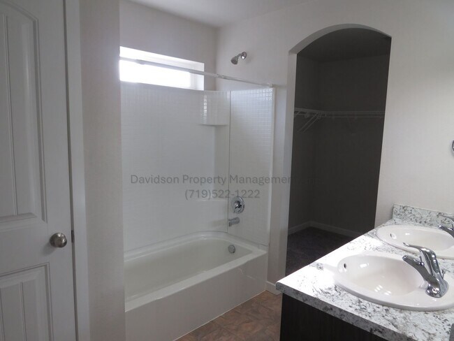 Building Photo - Spacious 3-Bedroom Townhouse Located in Security-Widefield