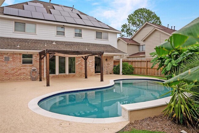 Building Photo - 16611 Brenton Oaks Dr