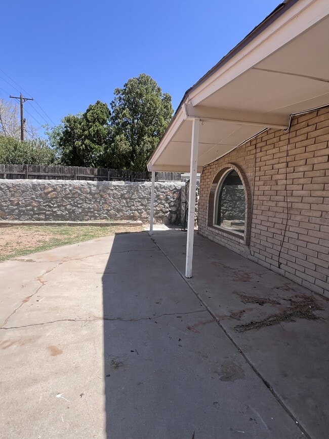 Building Photo - 10301 Album Ave