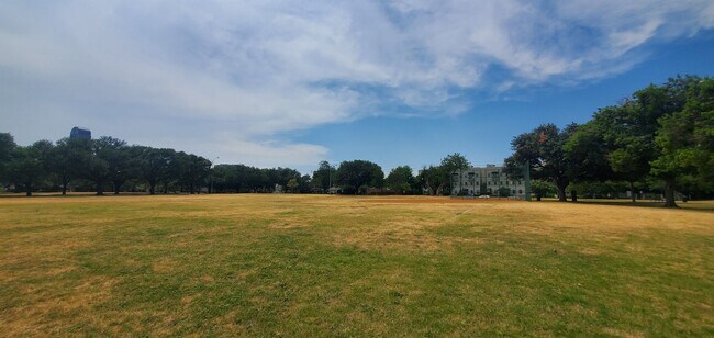 Building Photo - Energy Efficient Urban Townhome w/ Open Floorplan, Gourmet Kitchen, Rooftop Patio, & Exall Park N...