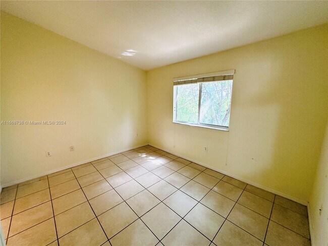 Building Photo - 1320 SE 31st Ct