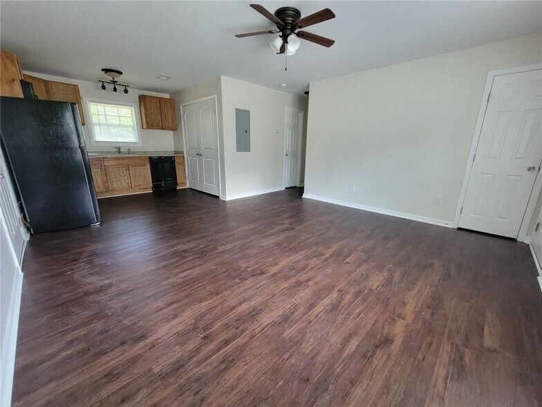 Building Photo - 9167 Bent Pine Ct