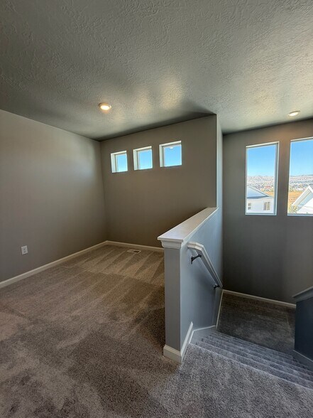 Building Photo - 358 N Corridor Ln