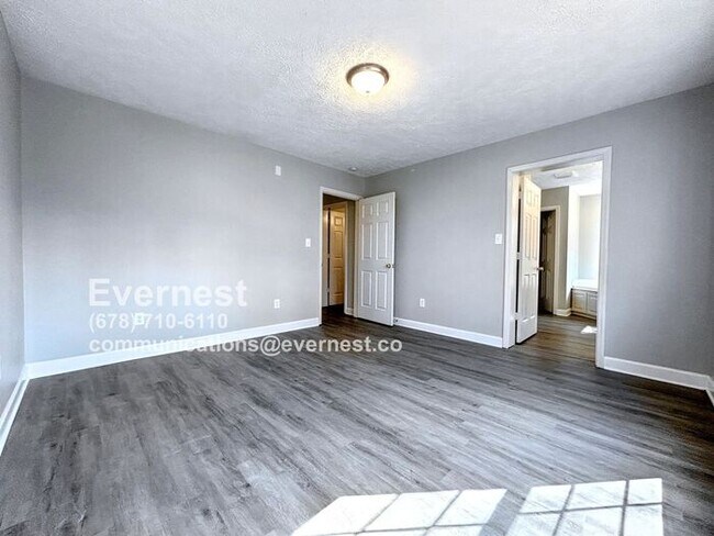 Building Photo - Spacious 3-Bedroom Home in a Vibrant and A...
