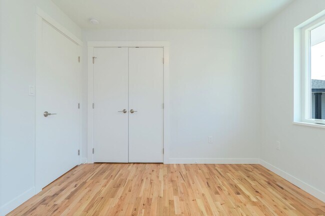 Building Photo - Beautifully Redesigned Home in Quiet Neighborhood