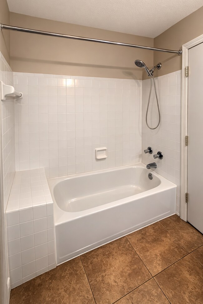 Building Photo - 2550 N Alafaya Trail