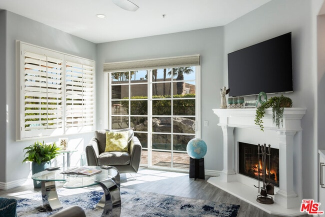 Building Photo - 546 N Indian Canyon Dr