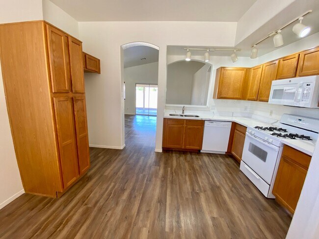 Building Photo - 3 Bed 2 Bath Corner Lot