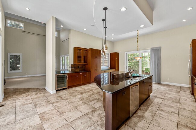Building Photo - 11 Sommerset Cir
