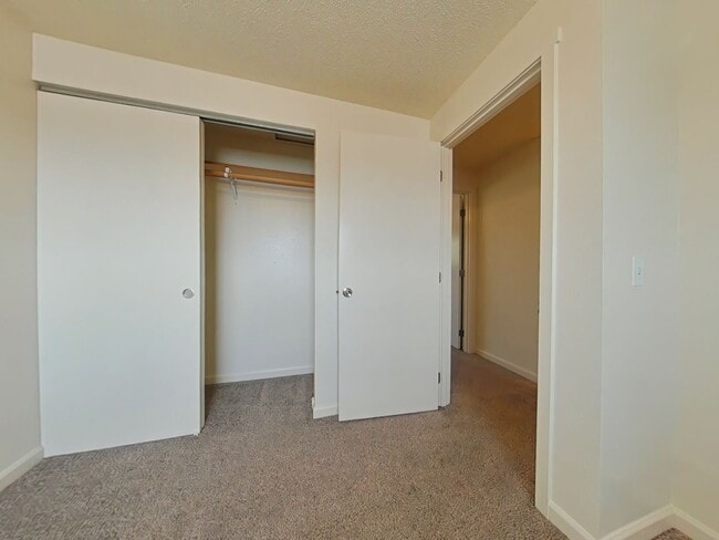 Building Photo - 2 Bedroom Apartment ~ Centrally Located ~ Philomath