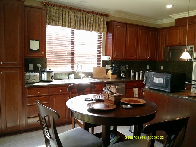Building Photo - 5002 S Ridgefield Way