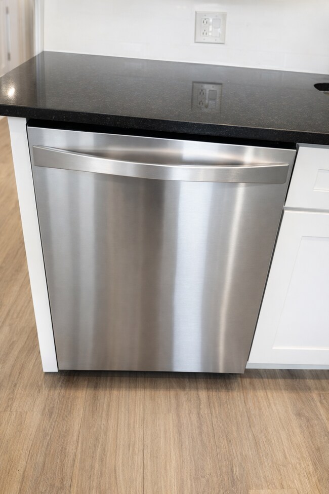 Building Photo - 2217 Reed St