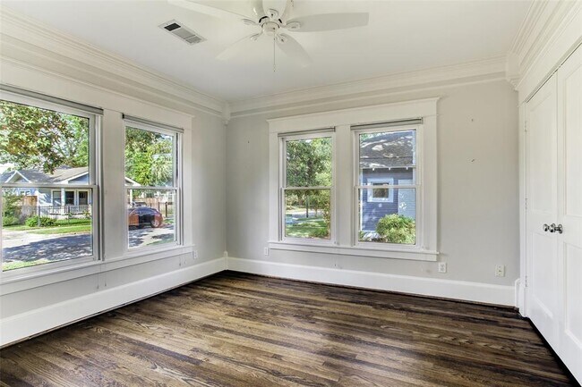 Building Photo - 1124 E 16th St