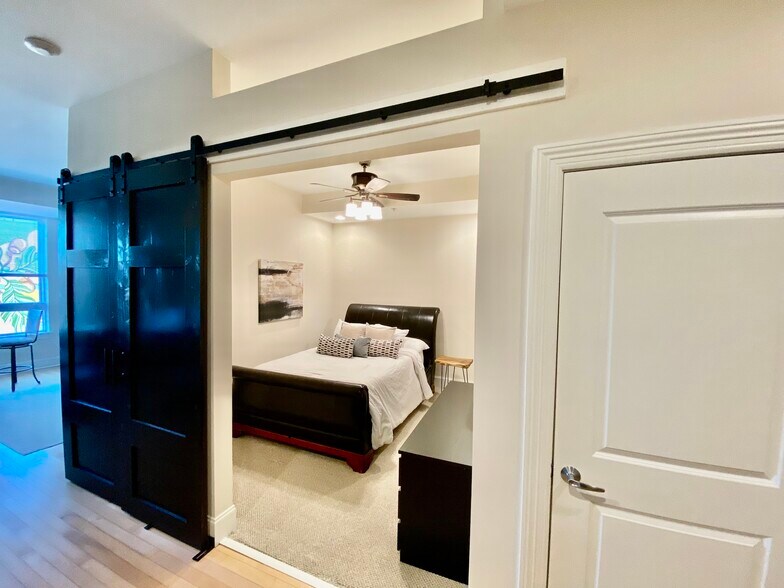 Building Photo - 400 W North St