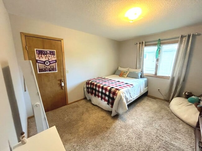 Building Photo - Italian Estates Property Management