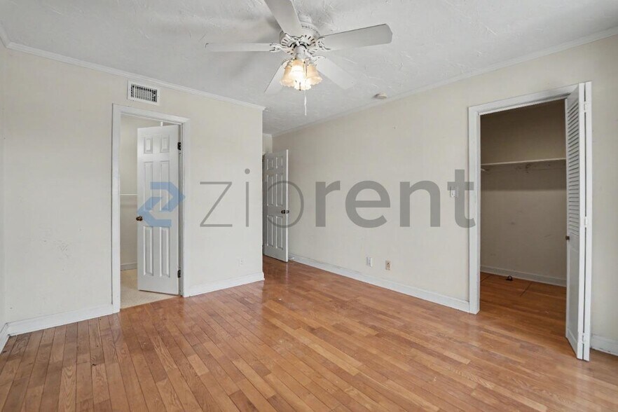 Building Photo - Unit